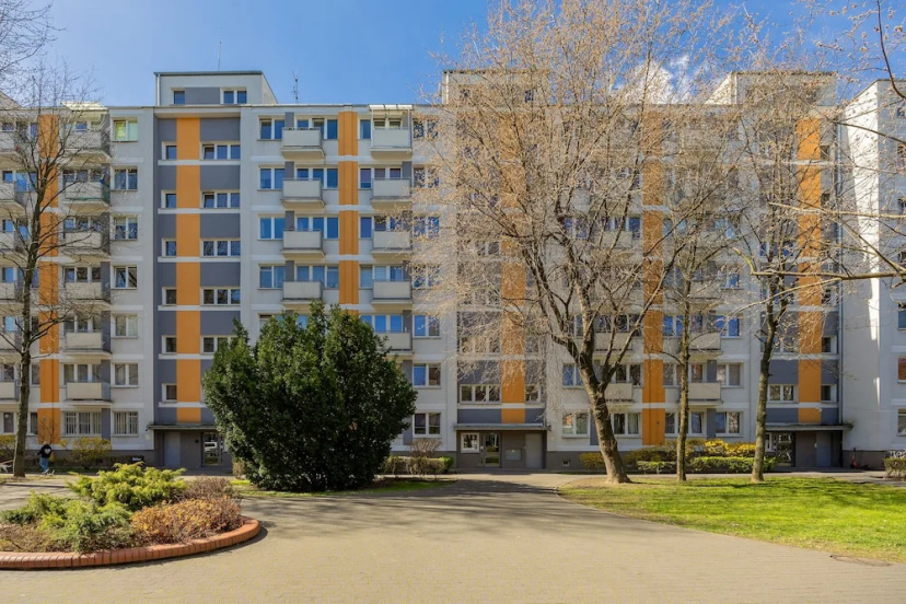 Unique Apartment With Balcony by Renters — отель в Варшаве, Польша