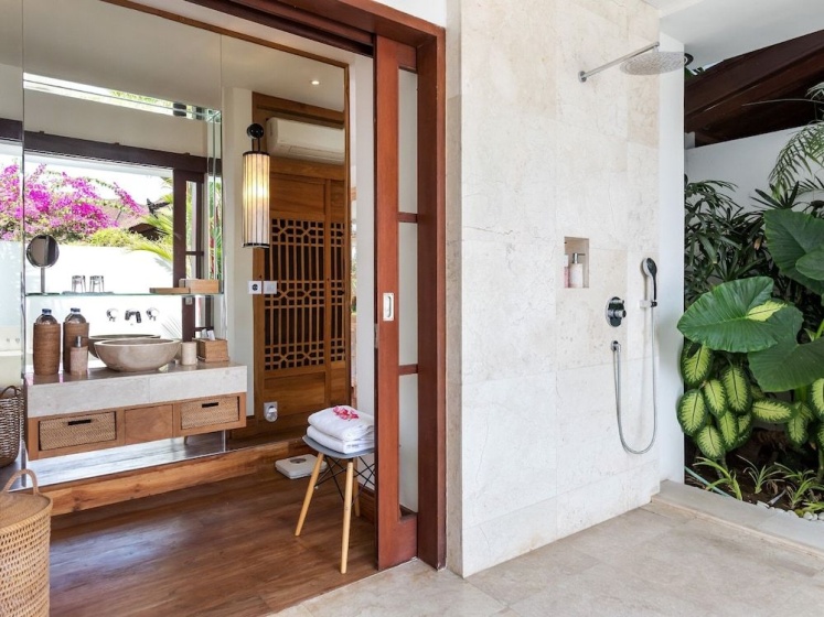 Villa Frangipani Waters — отель в Кута, Индонезия