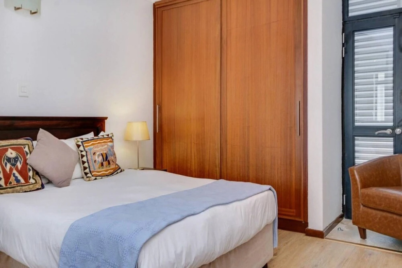 Secure Apartment in Camps Bay With Private Pool and Ocean Views Bali C — отель с удобным расположением в Кейптауне
