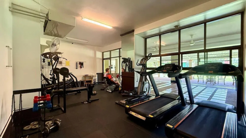 Palace - Spacious 1 Bedroom Condo With Shared Pool — забронировать отель в Патонг