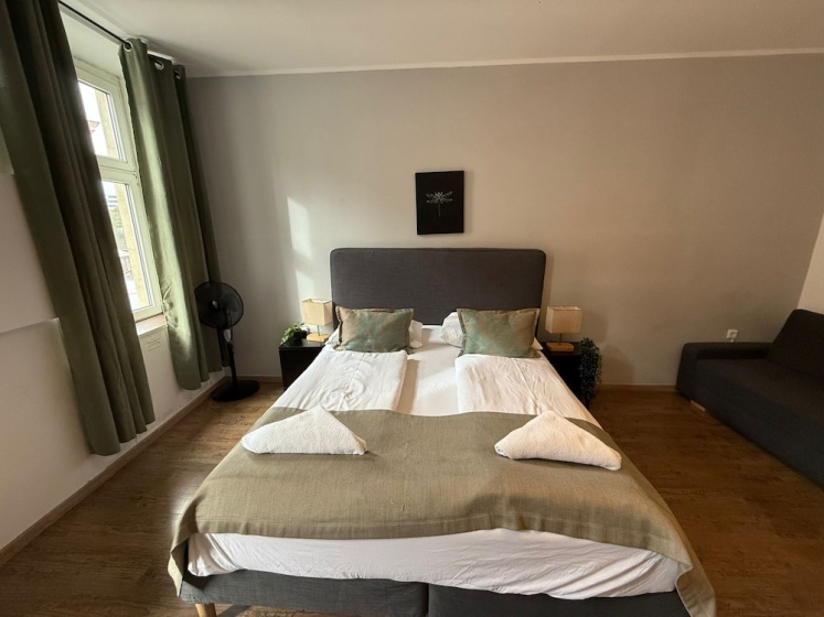 Affordable 2BR Apt 10 Min to Westbahnhof — комфортный отель в вене