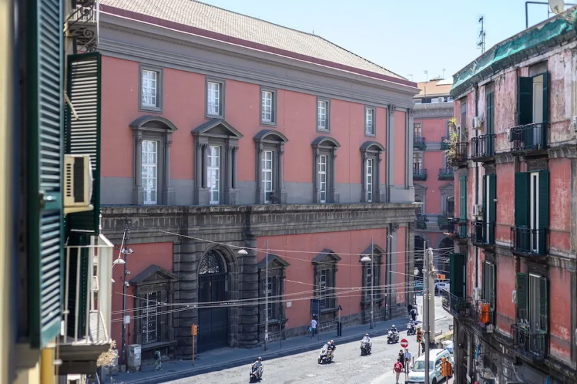 Into Mann in Naples With 5 Bedrooms and 5 Bathrooms — забронировать отель в Неаполе