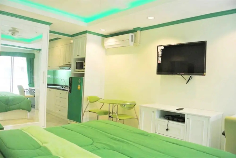 Jomtien Beach Condominium A2 Studio Apartment Pattaya — отель с удобствами в Паттайе