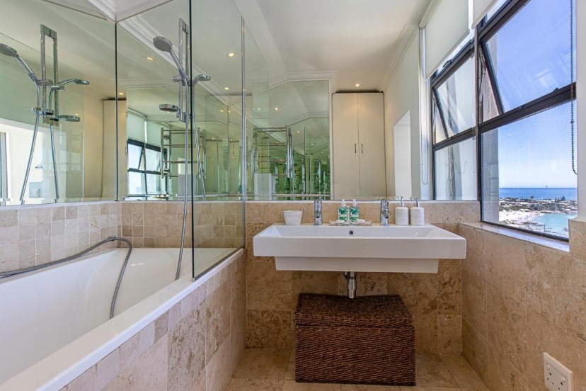 Цены на Clifton YOLO Spaces – Clifton Beachfront Apartments в Кейптауне