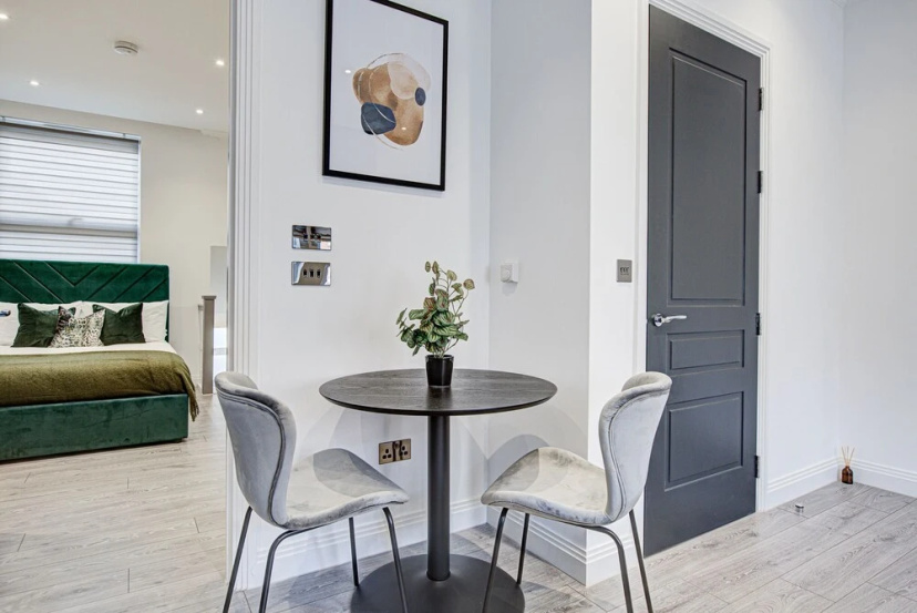 Premium 1 Bed Serviced Apartment in Greater London — отель с удобствами в Лондоне
