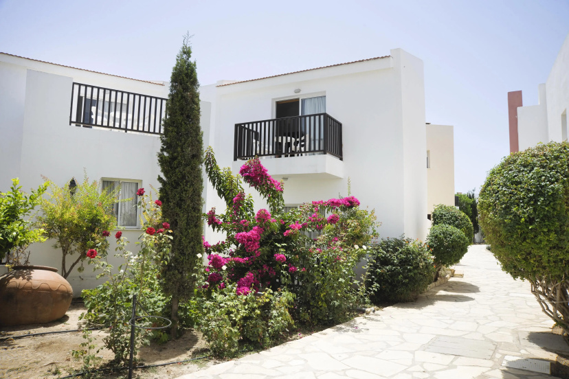 Akti Beach Village Resort — забронировать отель в Пафос