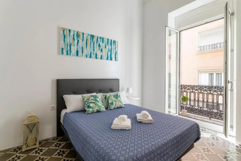 Apartamentos Teatro Alicante — забронировать отель в Аликанте