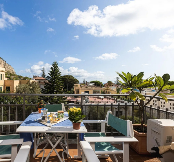 Olga s Apartment in Mondello by Wonderful Italy — комфортный отель в Палермо