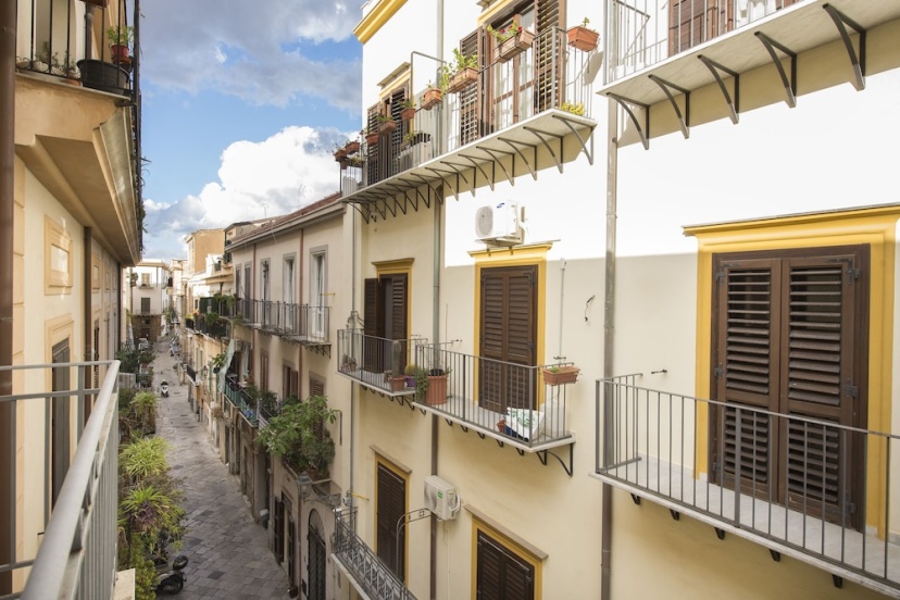 Magione Apartment with Terrace by Wonderful Italy — отель с удобствами в Палермо