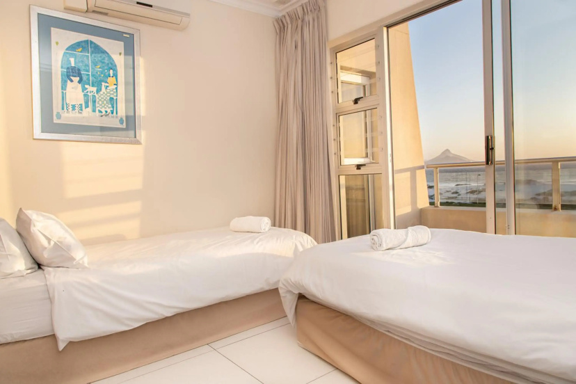 Spectacular Beachfront Apartment 3 Bedroom C101 Sea Spray — забронировать отель в Кейптауне