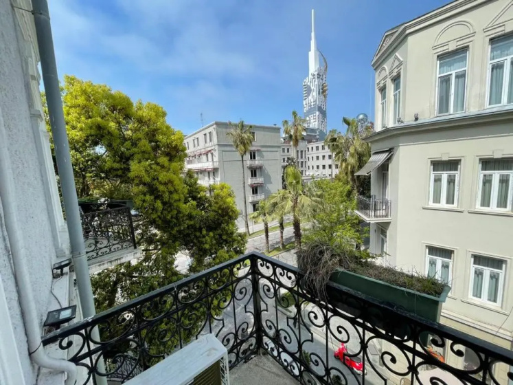 Центр города Батуми Apartment Rustaveli 13 — отель с удобствами в Батуми