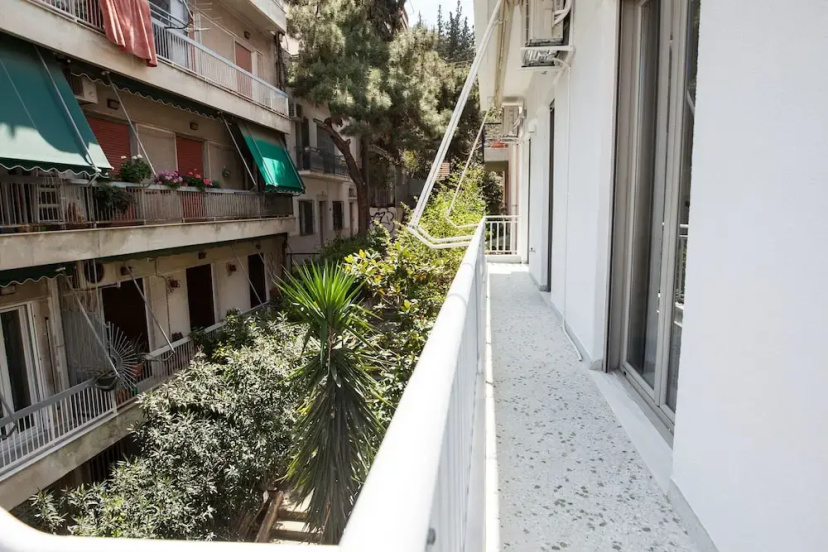 Modern Brand new apt In Athens Centre — отель с удобным расположением в Афины