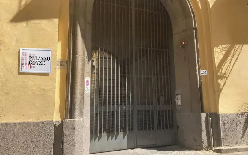 Palazzo Goyze — отель в Неаполе, Италия