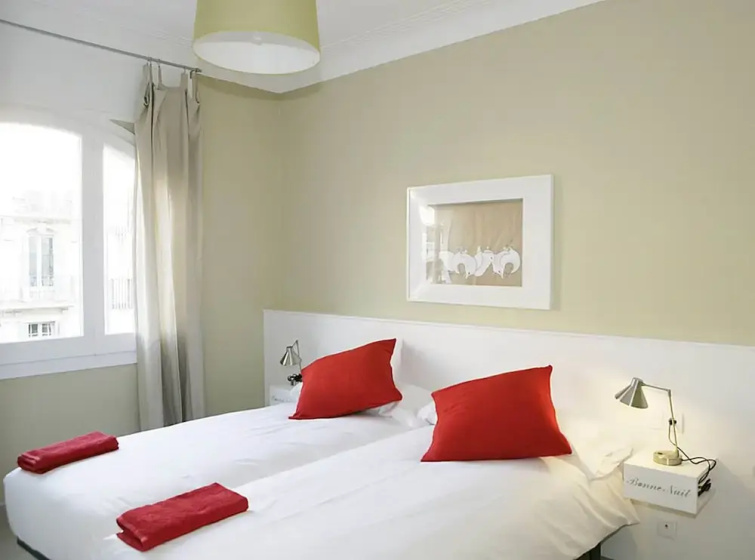 Super Apartamento para Familias y Grupos — комфортный отель в Барселоне