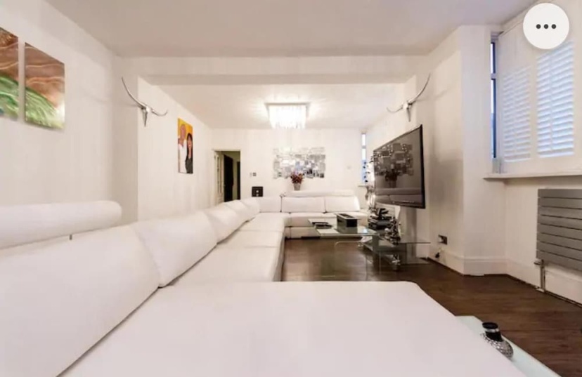 Super Large Apartment in London for Larger Groups — забронировать отель в Лондоне