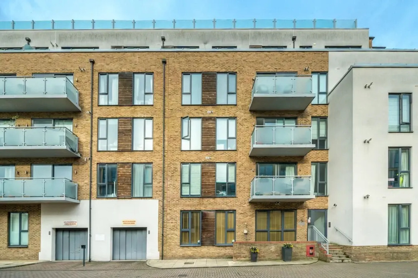JOIVY Gorgeous 2-Bed Flat W/ Desk In Wandsworth — комфортный отель в Лондоне