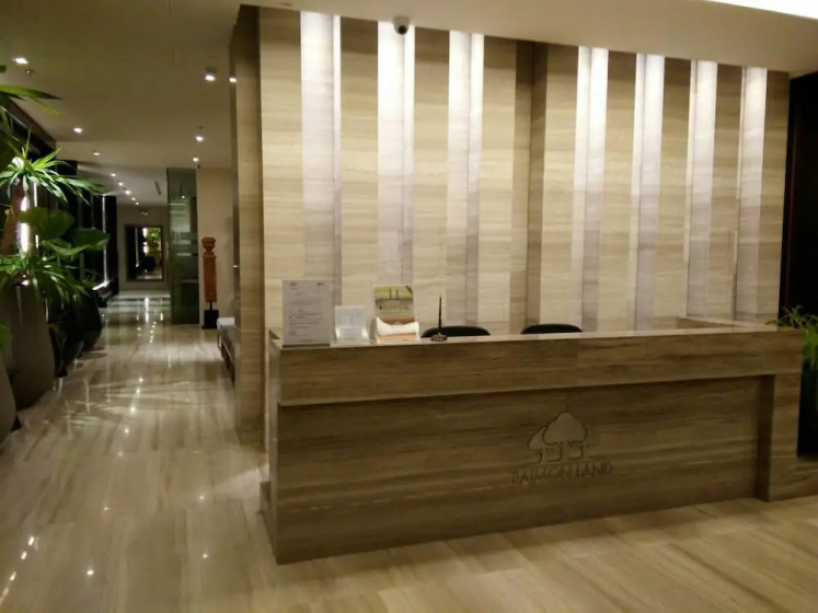 Luxury Large One Bedroom Seaview Serviced Apartment at Wongamat, Pattaya — отель с удобным расположением в Паттайе