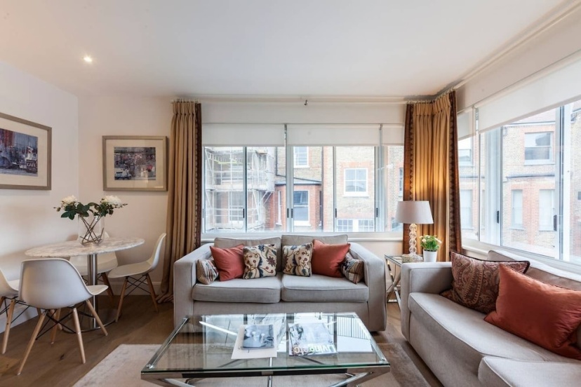 Цены на Bright 2 Bedroom Apartment Chelsea в Лондоне