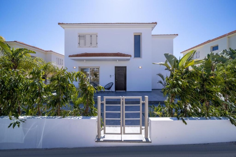No.7 Athena Beach Villa, Pernera — отель с удобствами в Протарас