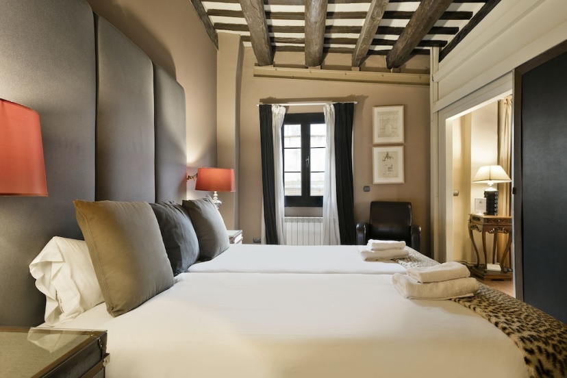 Stay U-nique Apartments Pou — отель с удобствами в Барселоне