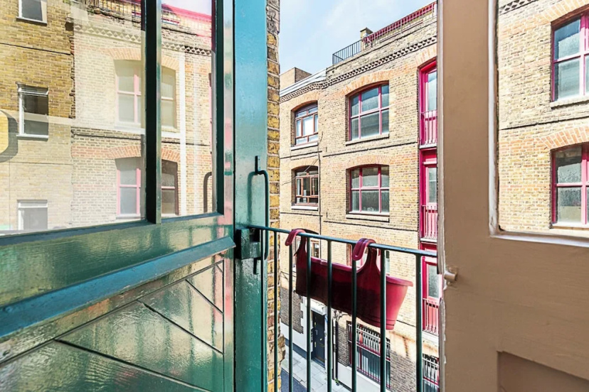 Quirky and Colourful Flat in Shoreditch — комфортный отель в Лондоне