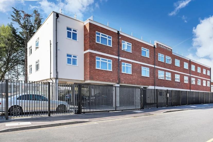 St Martins House Luxury Apts. Ruislip — забронировать отель в Лондоне