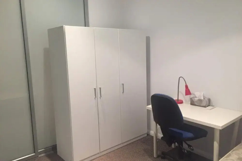 Sunny 3 Bedroom Apartment in Turrella — отель с удобствами в Сиднее