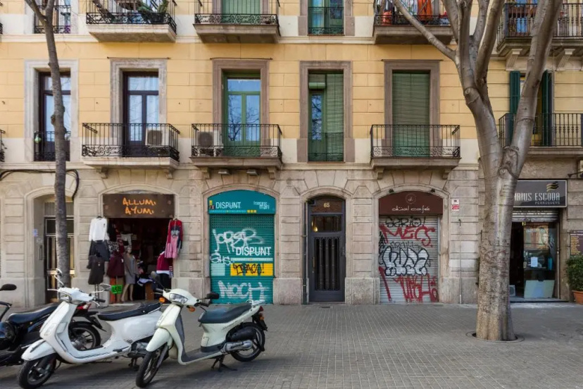 Casa Cosi Sant Antoni — отель с удобным расположением в Барселоне