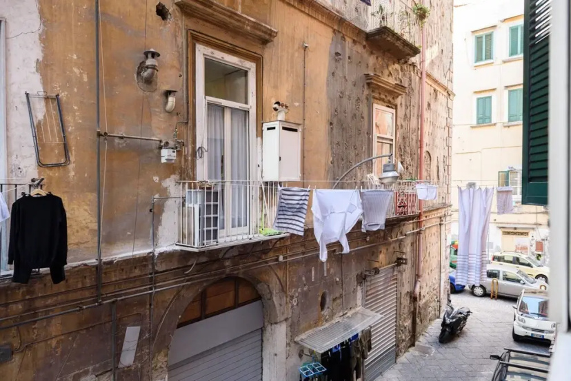 Via Correra 46 in Napoli — отель с удобствами в Неаполе