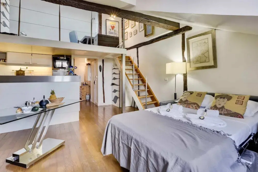 Duplex Apartment Marais — забронировать отель в Париже