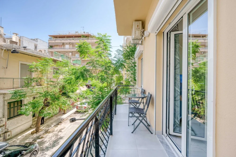 Zografou Bright Getaway - Athens City Escape — комфортный отель в Афины