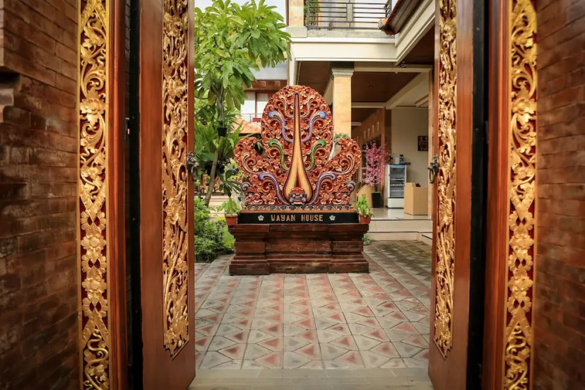 Wayan House Seminyak — отель с удобным расположением в Кута