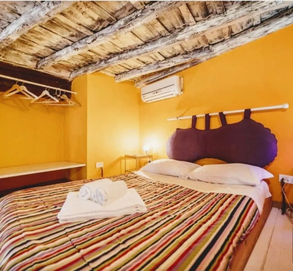 Apartment 2 People Rome Center, Trevi Fountain — отель с удобным расположением в Риме