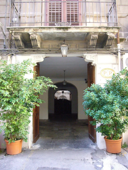 Palazzo Pantaleo 3 — отель в Палермо, Италия