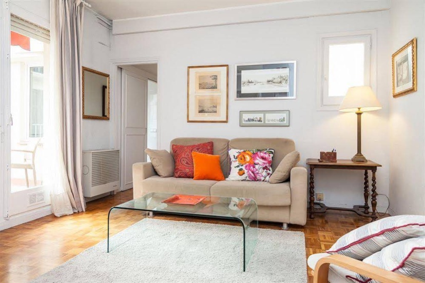 Gràcia area apartments - Bohemian area — забронировать отель в Барселоне