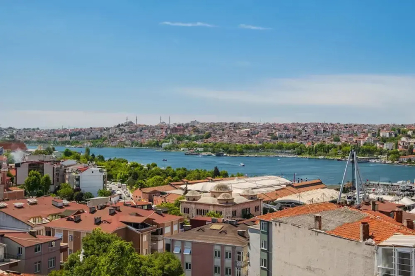 Sea View Duplex w Terrace in Goldenhorn — забронировать отель в Стамбуле