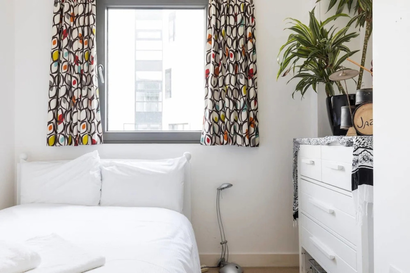 2 Bedroom Apartment in Clapham — забронировать отель в Лондоне