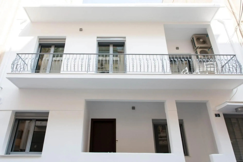 Renovated 2025 4 Bdr House Near Acropolis - New Beds Terrace Green Yard — комфортный отель в Афины