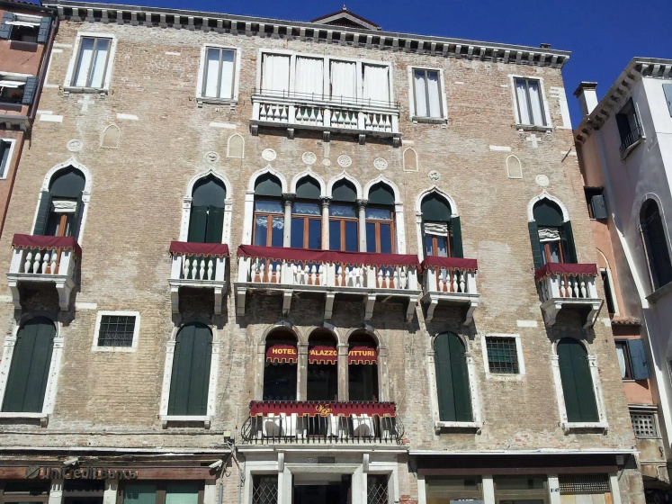 Hotel Palazzo Vitturi — забронировать отель в Венеции