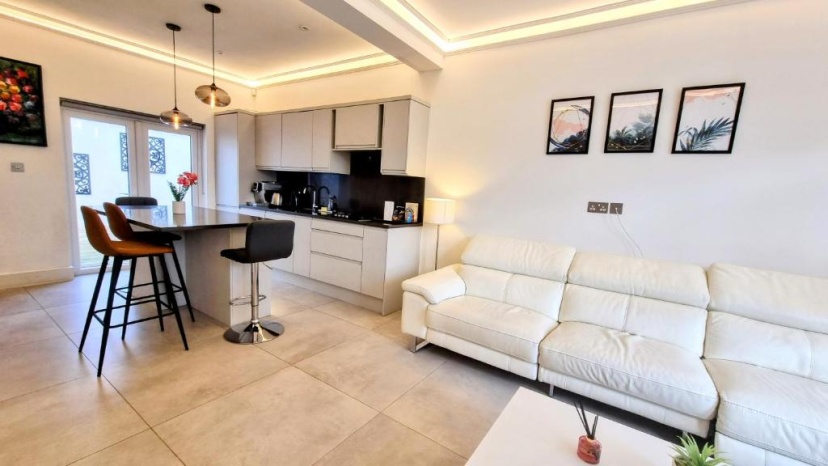 Surbiton Luxury Garden House 19 — отель с удобствами в Лондоне