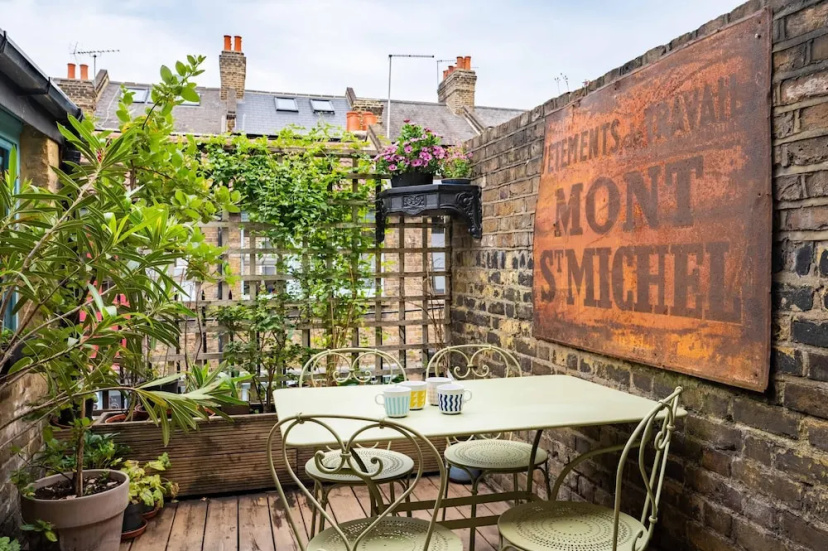Charming Home With Roof Terrace in East London by Underthedoormat — забронировать отель в Лондоне