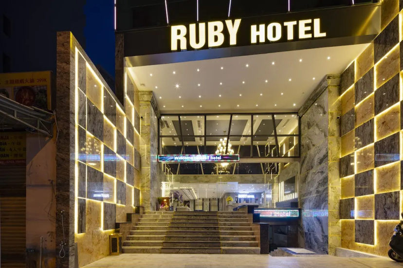 Сравните цены на Ruby Luxury Hotel в Нячанге