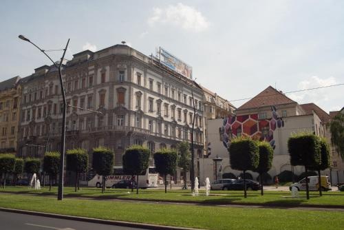 Rebecca Apartment next to Synagogue — отзывы гостей и цены