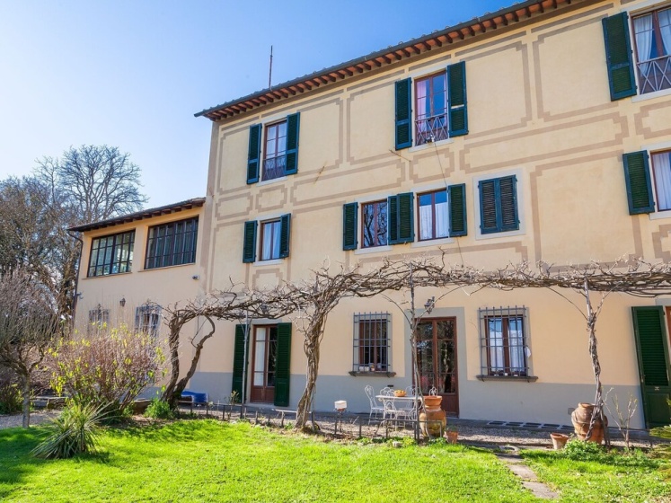 Classic Villa in Firenze with Whirlpool — отель с удобным расположением в Флоренции