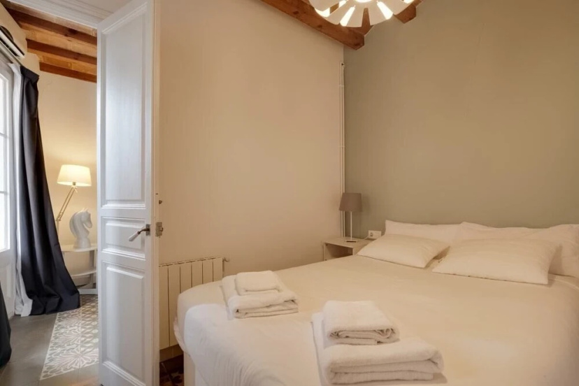 Amazing 3 Bedroom Apartment With Balcony in Lesseps — забронировать отель в Барселоне