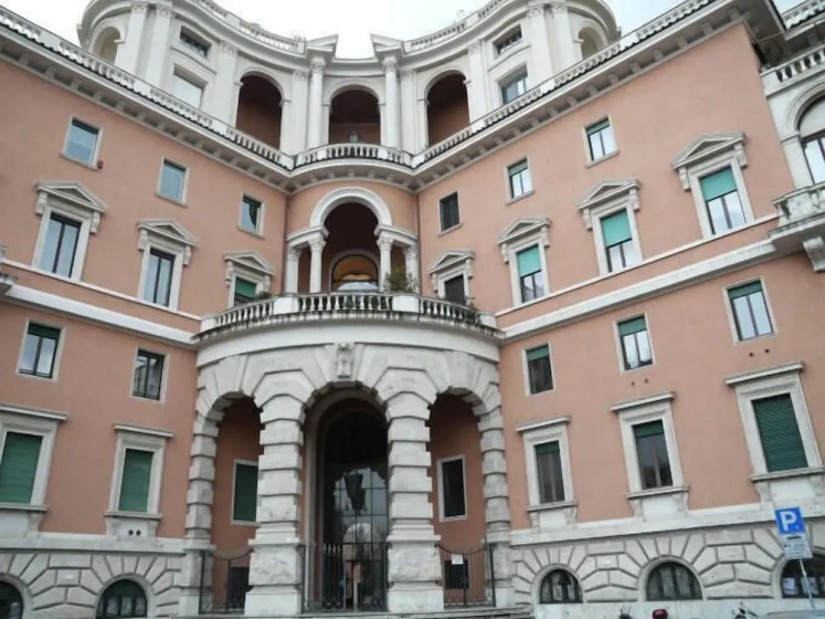 Holiday House Belle Arti — отель с удобствами в Риме
