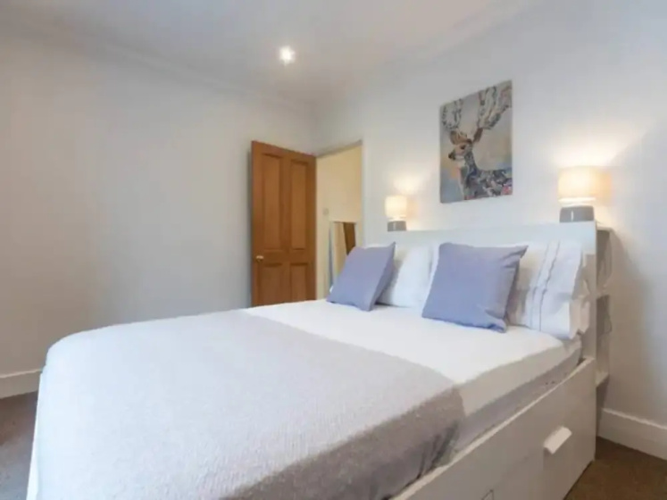 Charming Period Home Near Surbiton With Garden 2 — отель в Лондоне, Соединенное Королевство