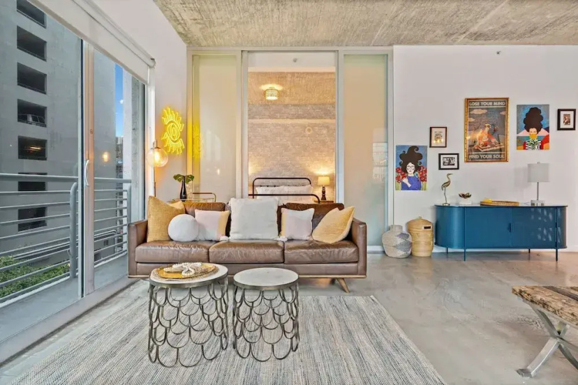 Stylish City Loft Downtown Steps to Bayfront Park — отель с удобным расположением в Майами