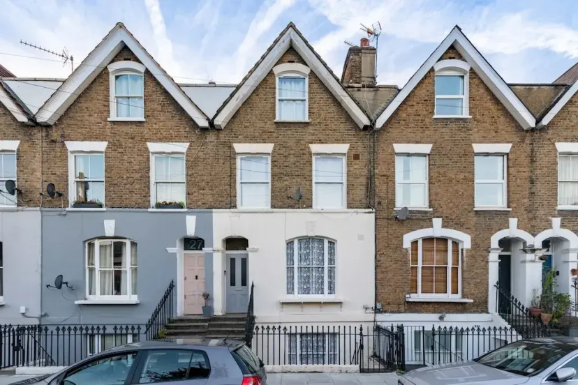 Цены на Beautiful Two Bedroom Abode In Clapham в Лондоне