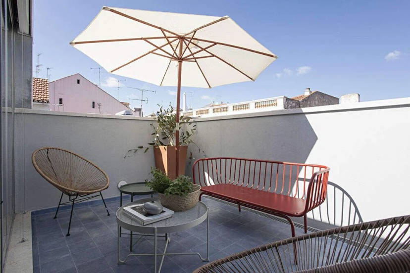 3bdr Rooftop Terrace Apartment in Bairro Alto — отель с удобным расположением в Лиссабоне